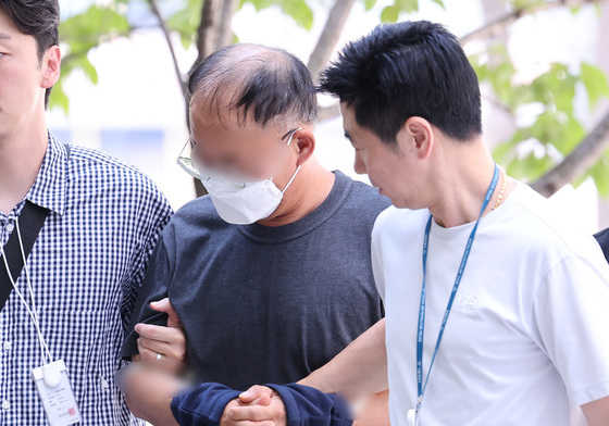 외국인 여성 흉기 습격 40대 구속심사 출석