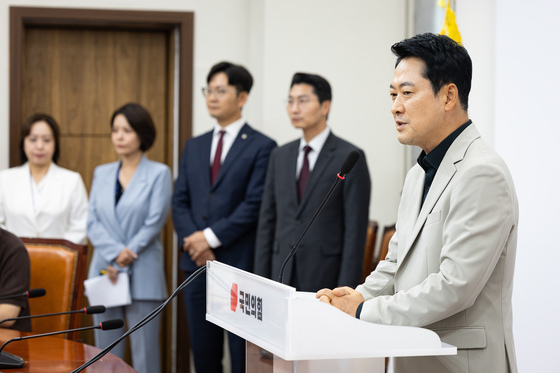 장동혁, 스벅 압색 경찰에 "정권 충견 자인…알아서 보은수사"