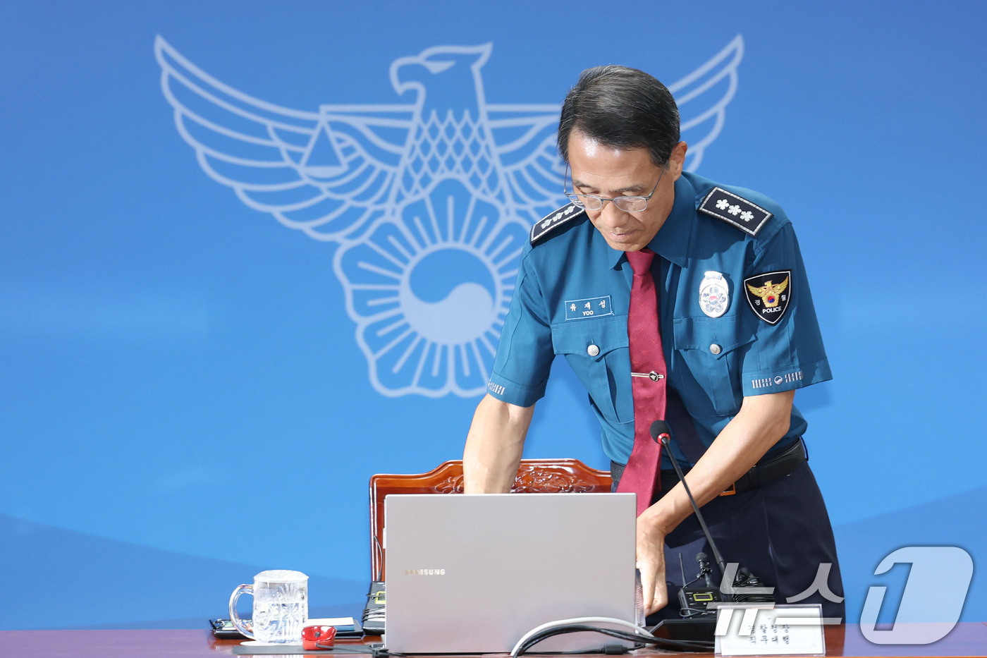 (서울=뉴스1) 이광호 기자 = 유재성 경찰청장 직무대행이 4일 오후 서울 서대문구 경찰청에서 열린 전국 경찰 지휘부 화상회의에 참석하고 있다. 2026.8.4/뉴스1