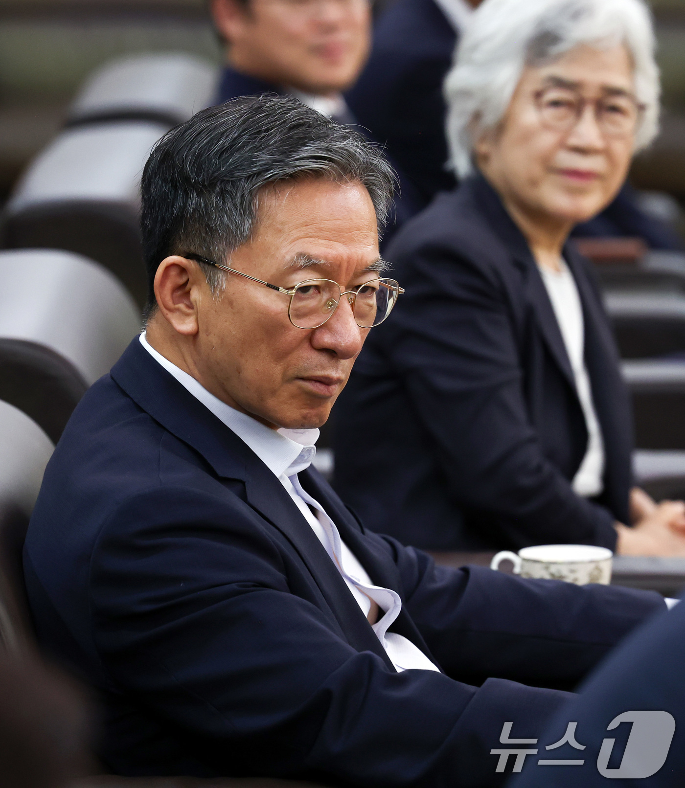 (서울=뉴스1) 최지환 기자 = 대법관 후보 추천위원회 위원인 정성호 법무부 장관이 4일 오후 서울 서초구 대법원에서 열린 후보 추천위원회 회의에서 추천위원의 발언을 경청하고 있다 …