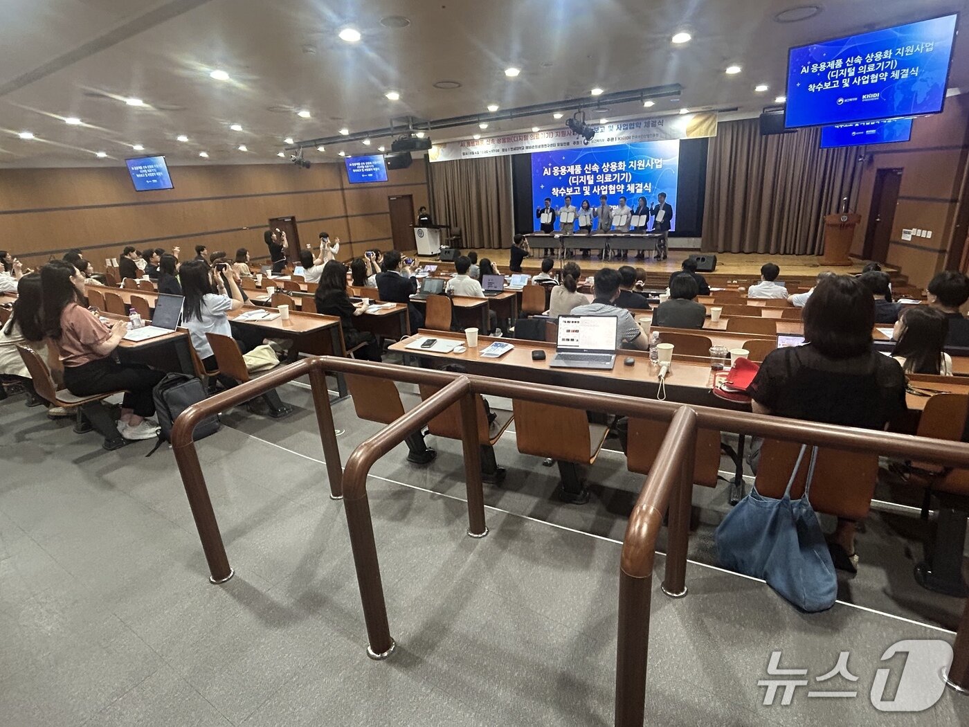 본문 이미지 - 보건복지부와 한국보건산업진흥원이 주최한 AI 응용제품 신속 상용화(디지털 의료기기) 지원사업 착수보고 및 사업협약 체결식이 열린 서울 서대문구 연세의료원 내 에비슨 의생명연구센터 전경. 2026.8.4 ⓒ 뉴스1 문대현 기자