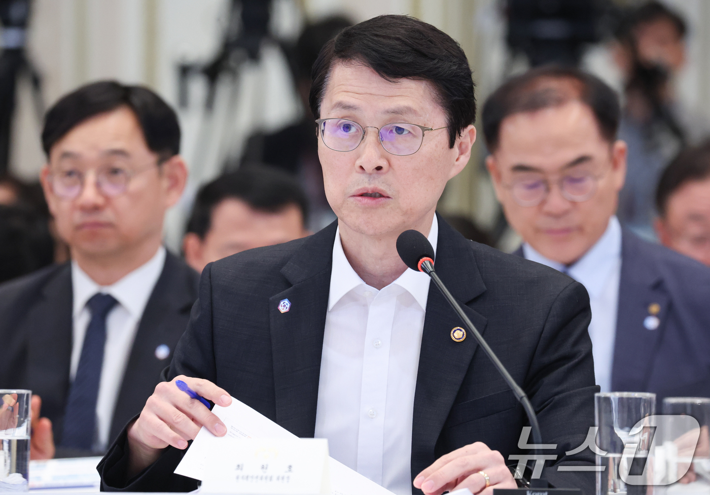 (서울=뉴스1) 이재명 기자 = 최원호 원자력안전위원회 위원장이 4일 청와대 영빈관에서 열린 산업통상부, 기후에너지환경부, 지식재산처, 원자력안전위원회, 기상청 2차 업무보고에서 …