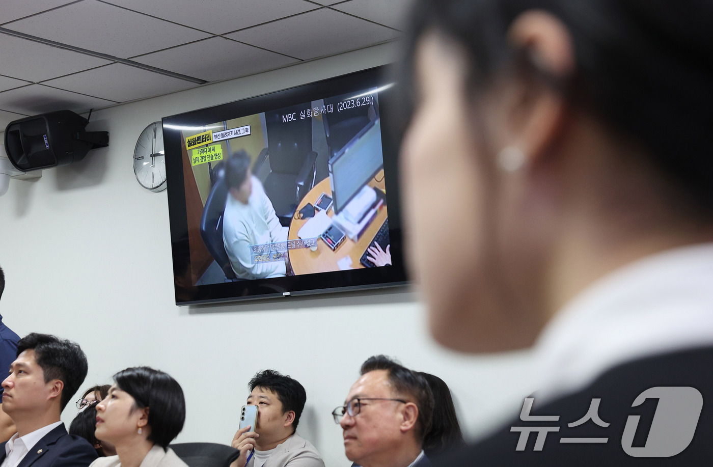 (서울=뉴스1) 신웅수 기자 = 4일 서울 여의도 국회 의원회관에서 한동훈 무소속 의원 주최로 열린 '보완수사 금지 지옥문이 열린다'에 참석한 부산 돌려차기 사건 피해자 김진주(가 …