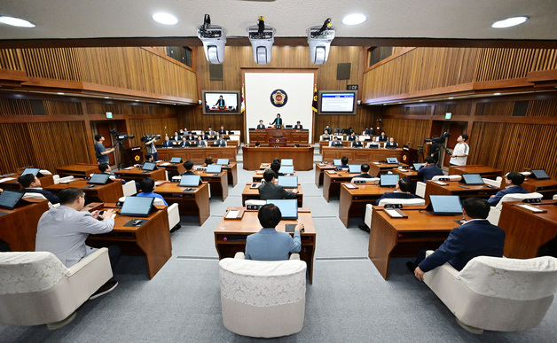 울산시의회, 감사청렴위·노동위 뺀 '시 조직개편안' 통과