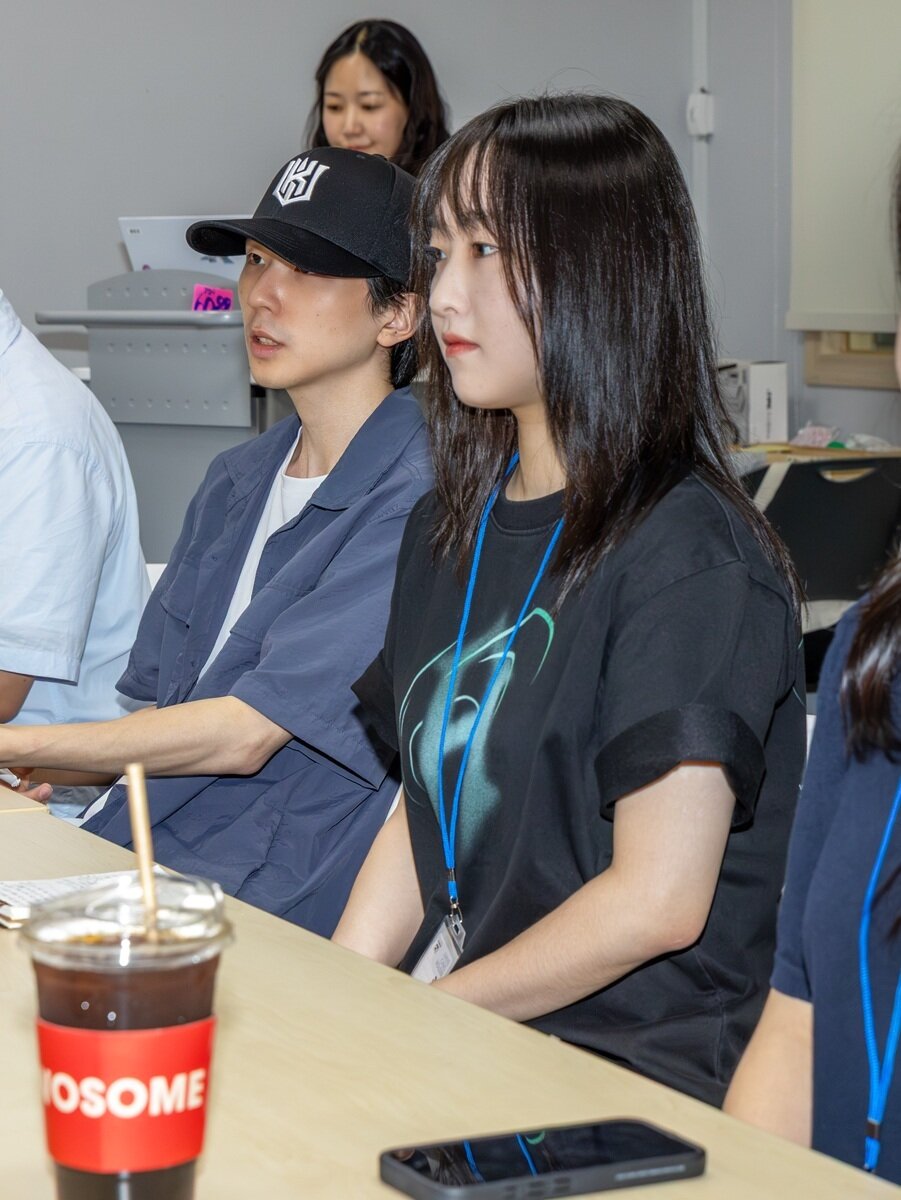 본문 이미지 - 반재혁 교육생이 본인이 경험한 에이블스쿨 교육 과정을 설명하고 있다.(KT 제공)
