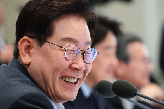 李대통령, 노동부·공정위·중기부 잇달아 칭찬…"박수 한번 부탁"