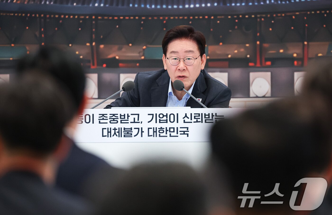 본문 이미지 - 이재명 대통령이 지난달 청와대 영빈관에서 열린 고용노동부 2차 업무보고에서 발언을 하고 있다. (청와대통신사진기자단) 2026.8.4 ⓒ 뉴스1 이재명 기자