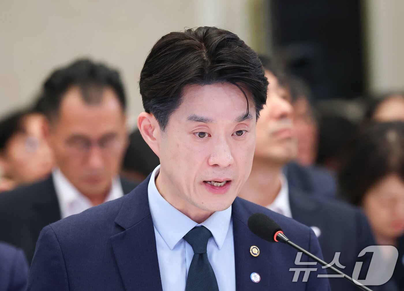 본문 이미지 - 노용석 중소벤처기업부 제1차관이 4일 청와대 영빈관에서 열린 고용노동부, 중소벤처기업부, 공정거래위원회 2차 업무보고에서 업무보고를 하고 있다. (청와대통신사진기자단) 2026.8.4 ⓒ 뉴스1 이재명 기자