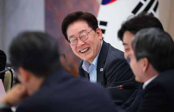 미소 짓는 이재명 대통령