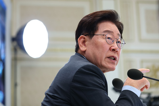 李대통령 업무보고 끝낸 공직자에 휴가 독려…"저는 집에 있는 게 휴가"