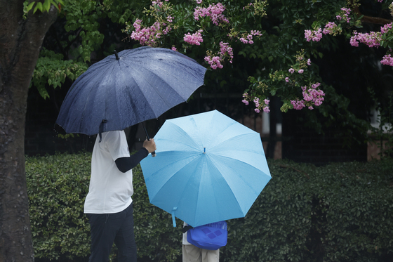 경남 일부 폭염특보 완화…함양 서북부·거창 북부 해제, 창원·밀양 주의보 하향