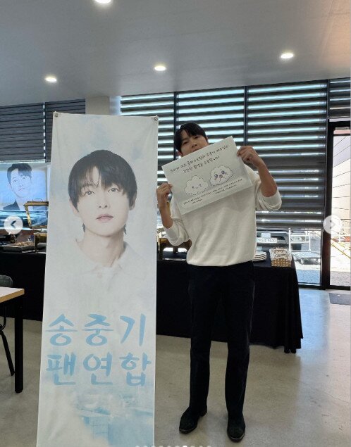 본문 이미지 - 송중기 인스타그램