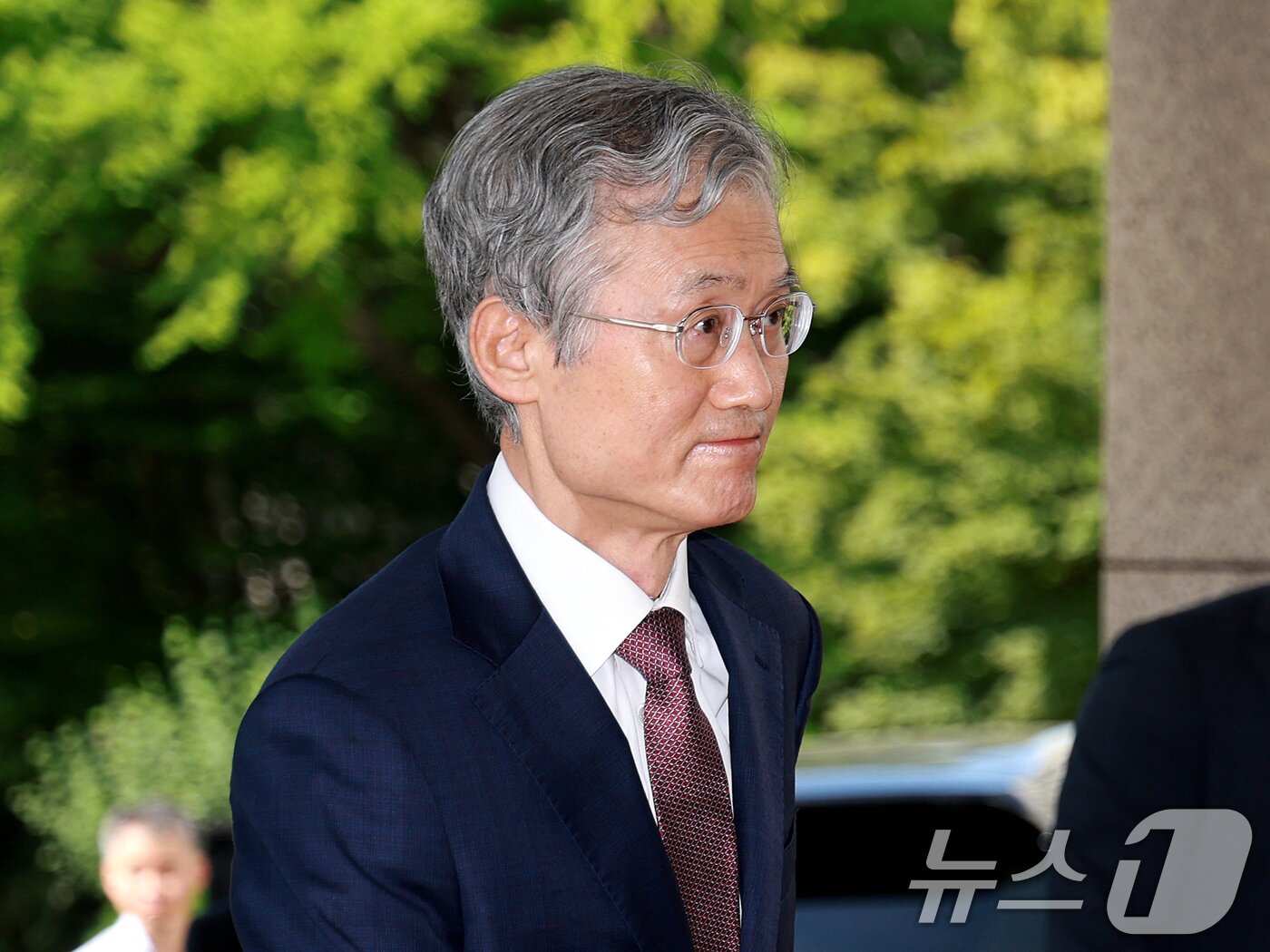 본문 이미지 - 조희대 대법원장이 5일 서울 서초구 대법원으로 출근하고 있다. 2026.8.5 ⓒ 뉴스1 이호윤 기자