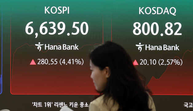 한국형 AMPC 태양광주 수혜 기대…한화솔루션 16% 급등[핫종목]