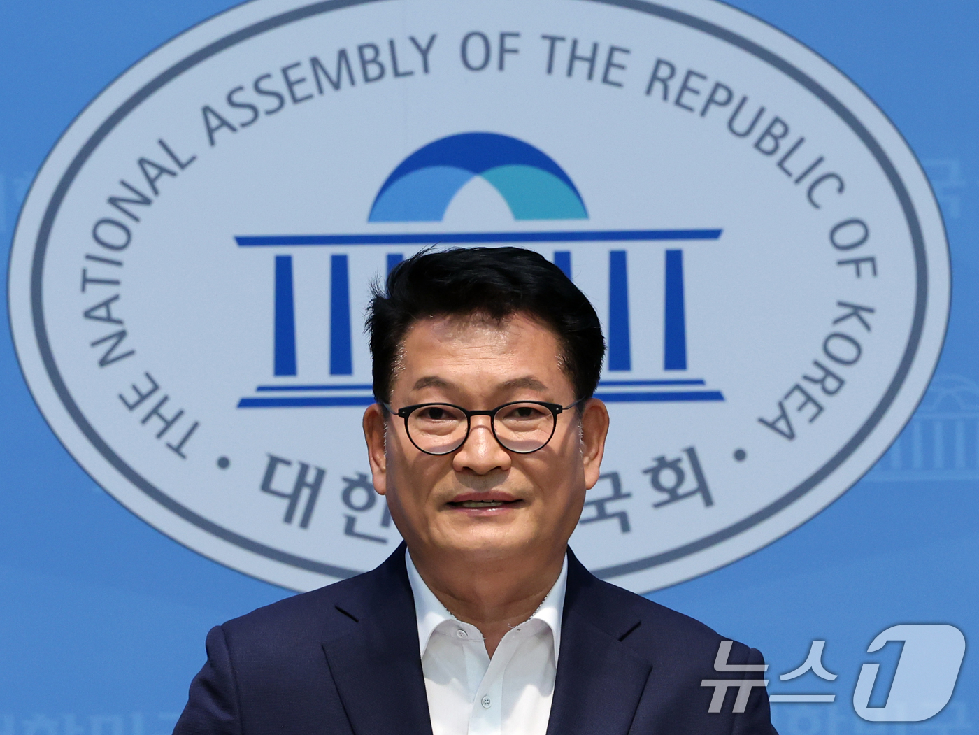 (서울=뉴스1) 황기선 기자 = 송영길 더불어민주당 당대표 후보가 5일 오전 서울 여의도 국회 소통관에서 조희대 대법원장 탄핵 추진 기자회견을 하고 있다. 2026.8.5/뉴스1