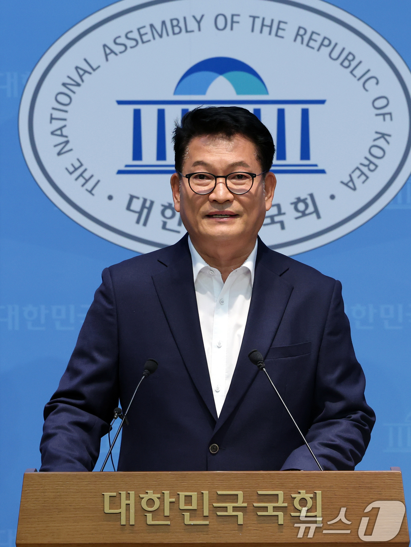 (서울=뉴스1) 황기선 기자 = 송영길 더불어민주당 당대표 후보가 5일 오전 서울 여의도 국회 소통관에서 조희대 대법원장 탄핵 추진 기자회견을 하고 있다. 2026.8.5/뉴스1