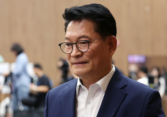 기자회견 위해 이동하는 송영길 후보