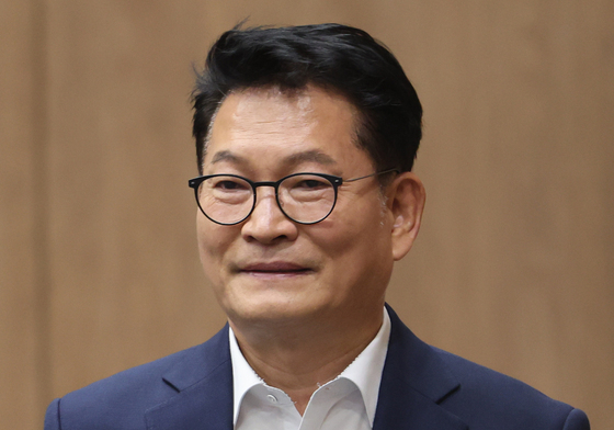 기자회견 위해 이동하는 송영길 후보