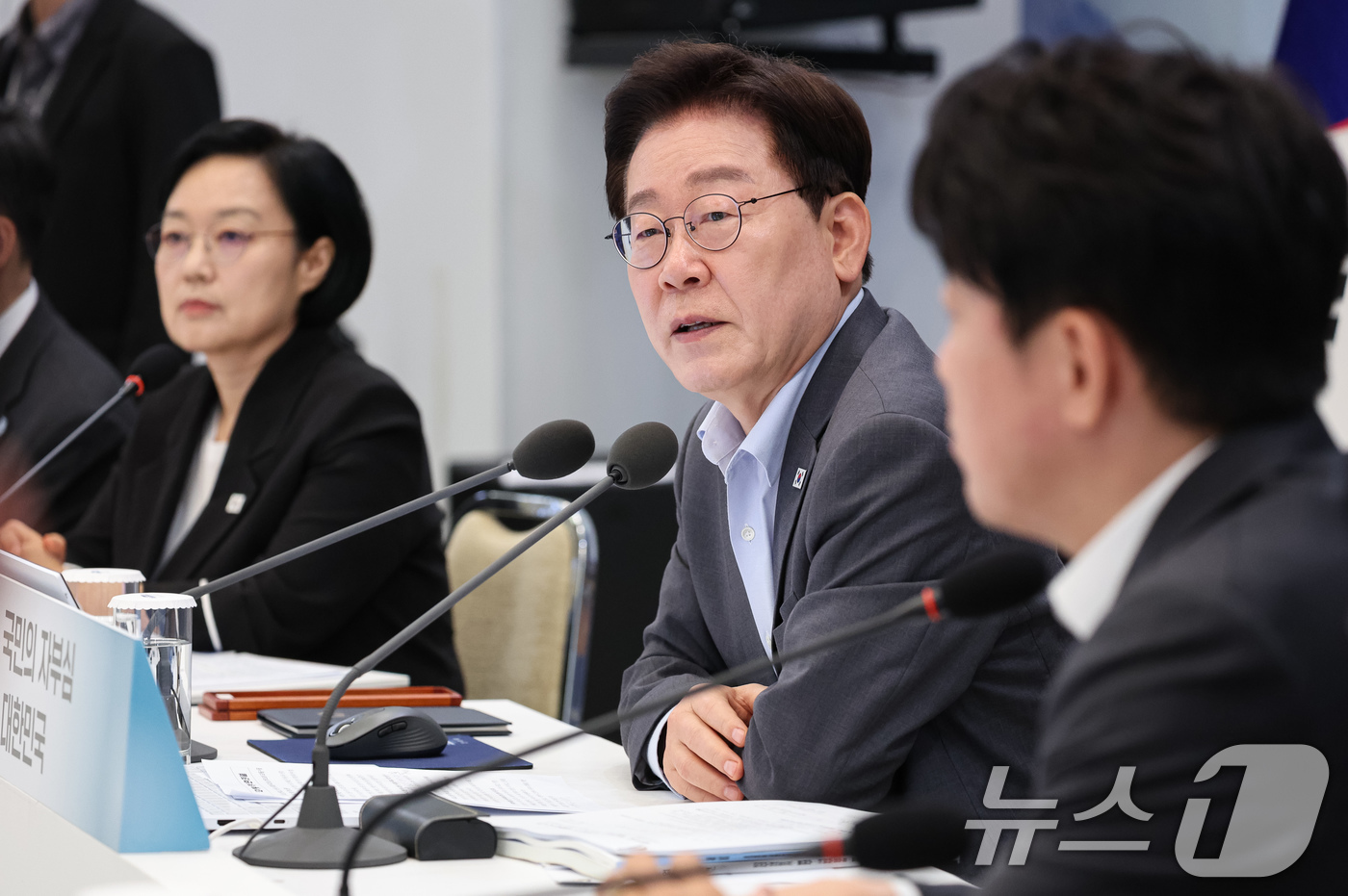 (서울=뉴스1) 이재명 기자 = 이재명 대통령이 5일 청와대 영빈관에서 열린 외교부, 통일부, 국방부, 국가보훈부 2차 업무보고에서 발언을 하고 있다. (청와대통신사진기자단) 20 …