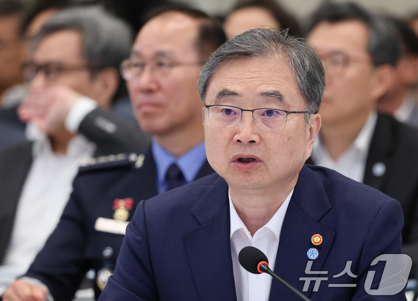 (서울=뉴스1) 이재명 기자 = 조현 외교부 장관이 5일 청와대 영빈관에서 열린 외교부, 통일부, 국방부, 국가보훈부 2차 업무보고에서 발언을 하고 있다. (청와대통신사진기자단) …