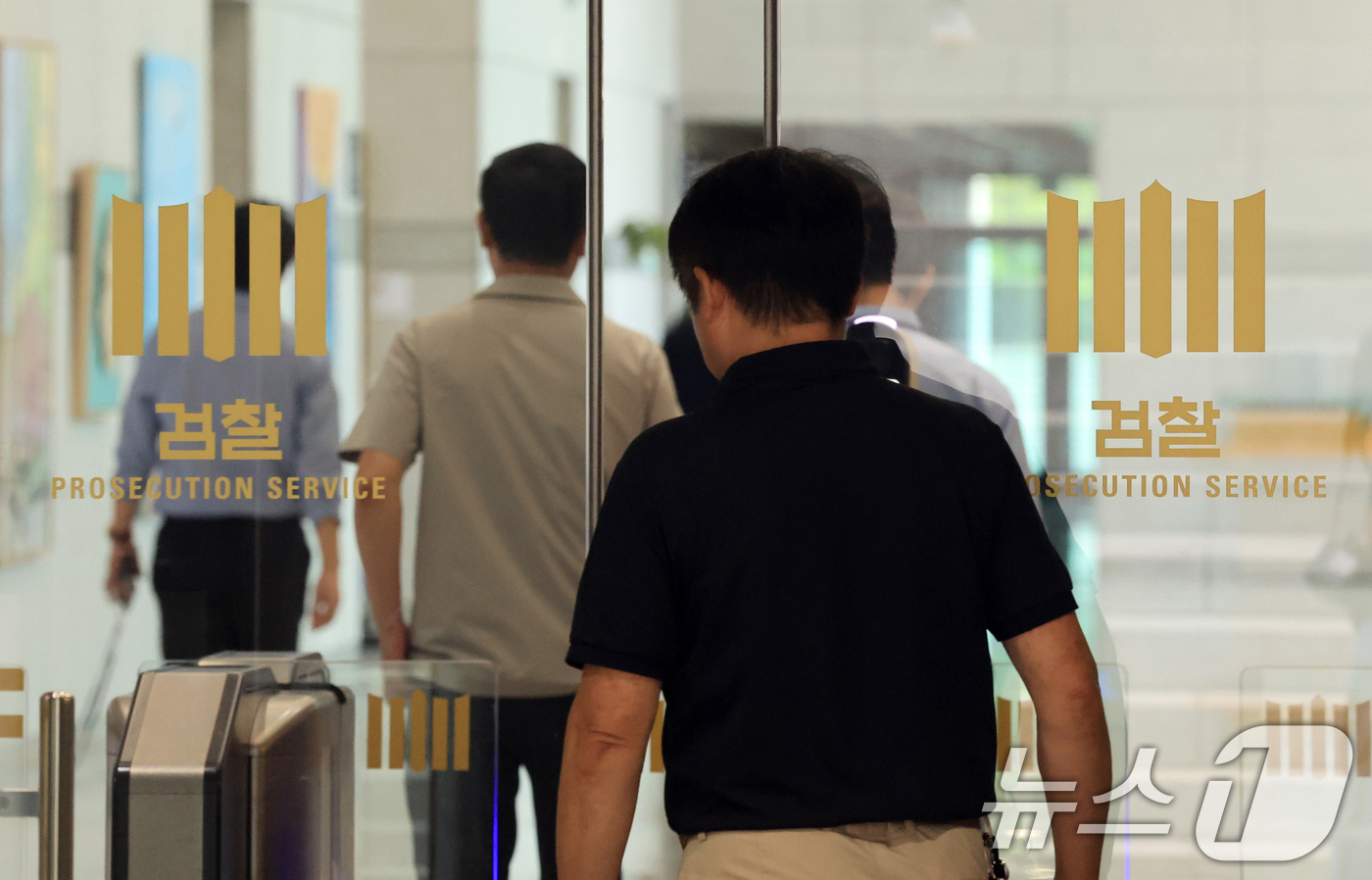 (서울=뉴스1) 이호윤 기자 = 검사의 직접 수사 권한과 보완수사권을 전면 폐지하는 내용을 담은 형사소송법 개정안이 지난 4일 이재명 대통령 주재로 열린 국무회의에서 의결됐다. 개 …