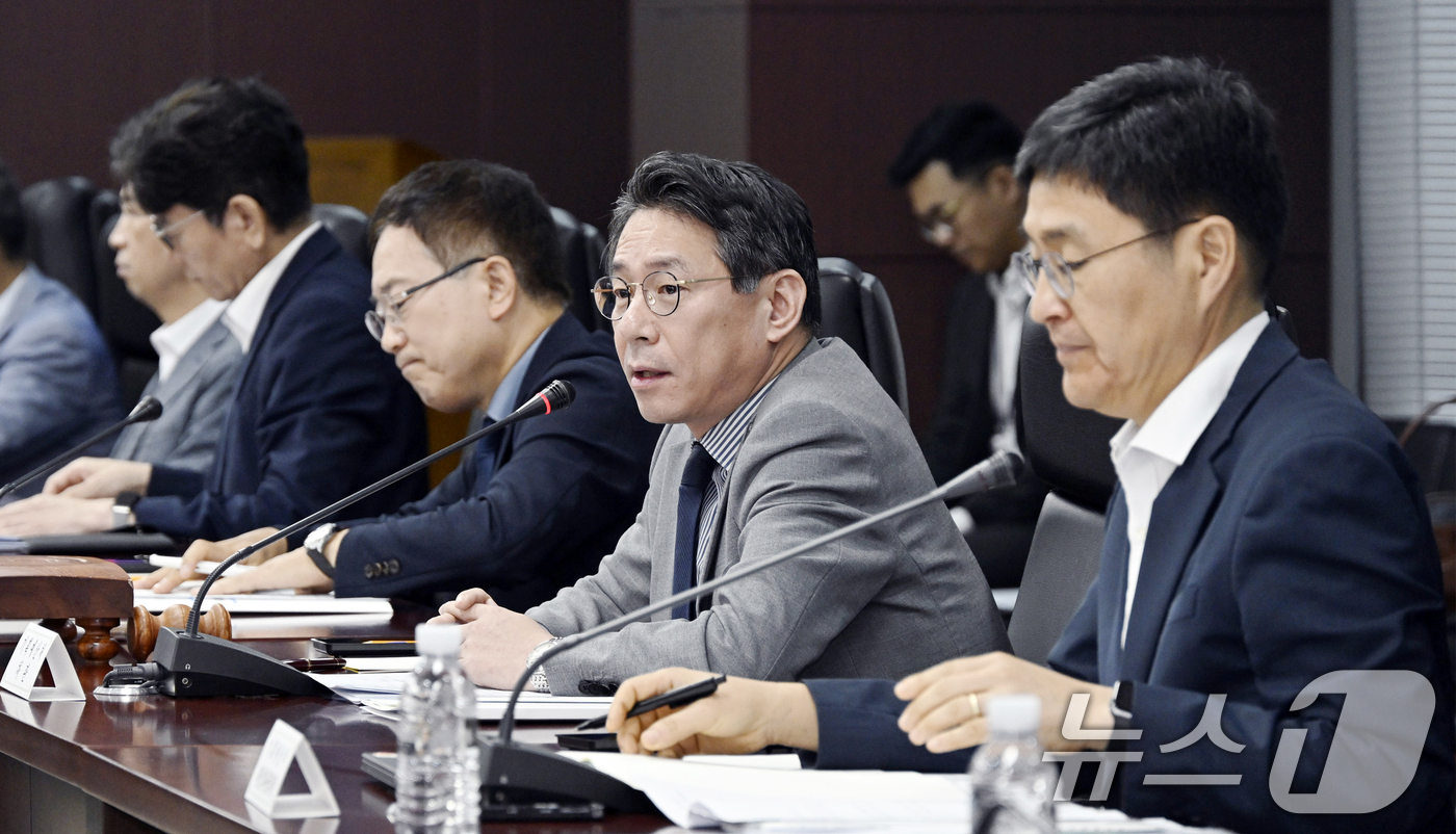 (서울=뉴스1) 김명섭 기자 = 조용범 기획예산처 차관이 5일 오전 서울 종로구 한국무역보험공사에서 열린 국제행사심사위원회에서 모두 발언을 하고 있다. (기획예산처 제공. 재판매 …