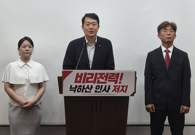 "뇌물죄 실형 산 사람을 2급 특보로?"…충북도 인사 연일 시끌