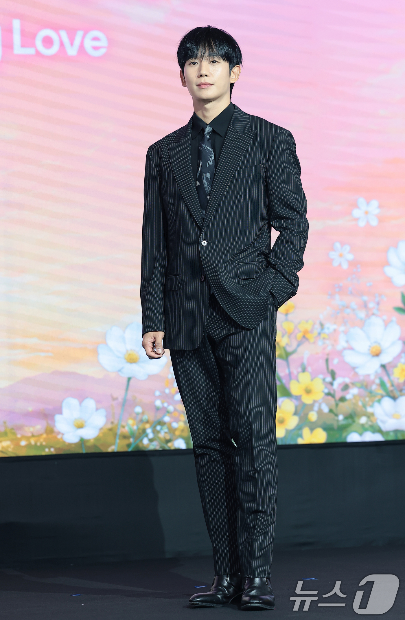 (서울=뉴스1) 권현진 기자 = 배우 정해인이 5일 서울 마포구 호텔 나루 서울 엠갤러리에서 열린 넷플릭스 시리즈 '이런 엿같은 사랑' 제작발표회에서 포즈를 취하고 있다.'이런 엿 …