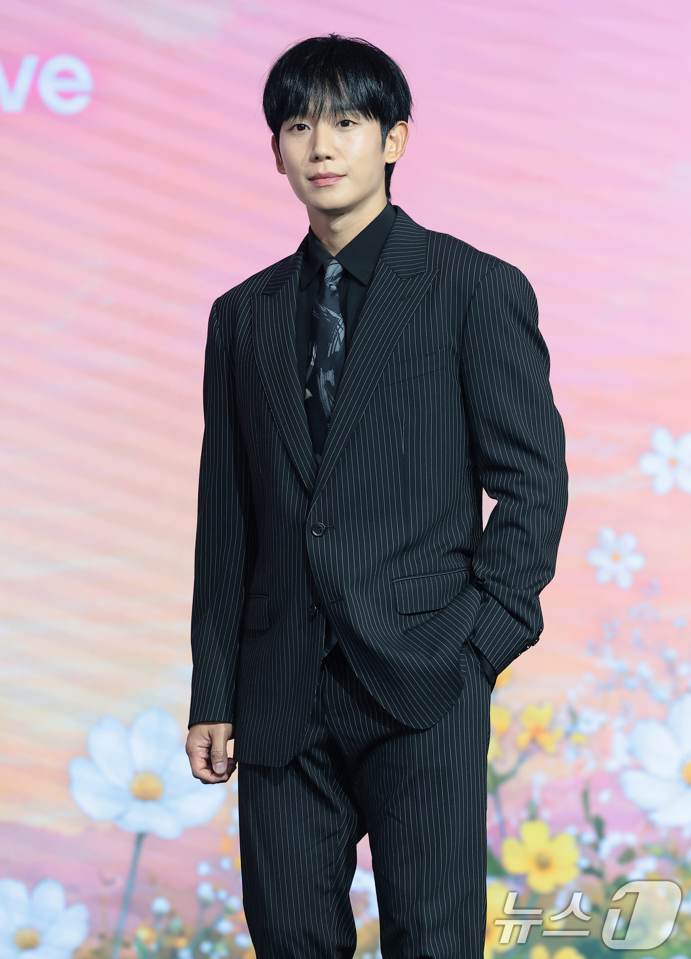 (서울=뉴스1) 권현진 기자 = 배우 정해인이 5일 서울 마포구 호텔 나루 서울 엠갤러리에서 열린 넷플릭스 시리즈 '이런 엿같은 사랑' 제작발표회에서 포즈를 취하고 있다.'이런 엿 …