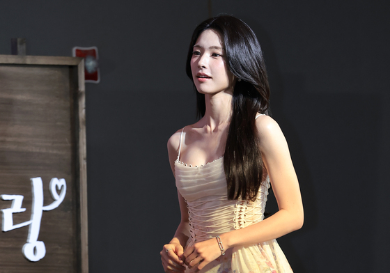 하영, 청순 페이스에 반전 볼륨 몸매