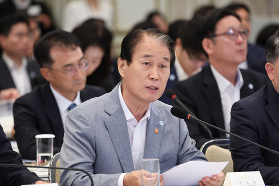 업무보고 하는 권오을 장관
