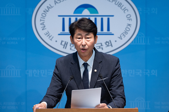 방미통위, 퍼스트모바일 1년 4개월째 조사만…'늑장 행정' 논란