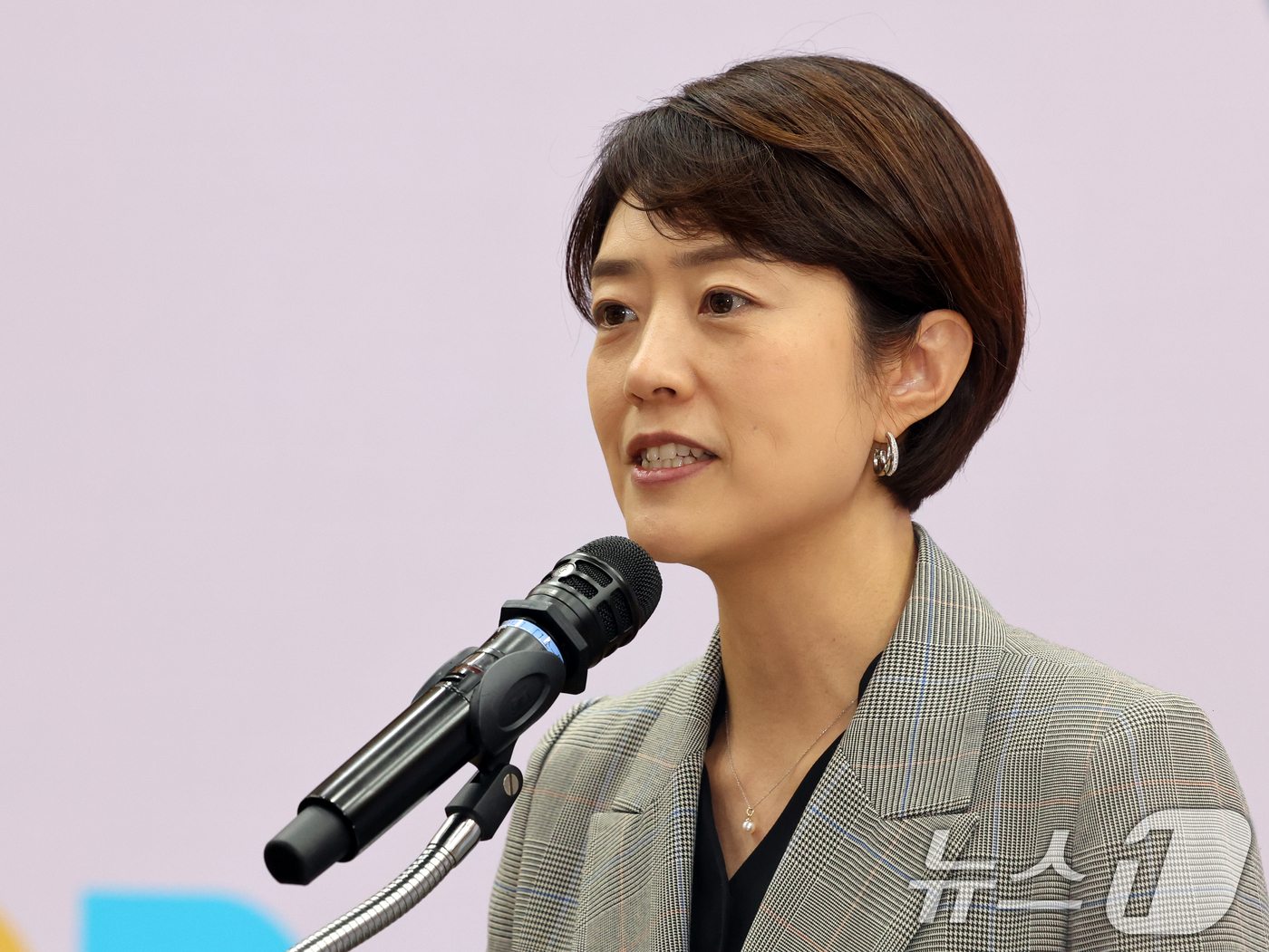 (서울=뉴스1) 황기선 기자 = 고민정 더불어민주당 의원이 5일 오후 서울 여의도 국회 의원회관에서 열린 '인권존중 학교를 위한 혐오차별 대응 토론회'에서 인사말을 하고 있다. …