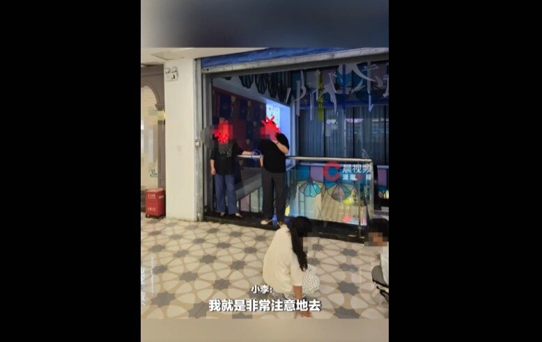 본문 이미지 - 중국 샤오샹천바오의 '난징 여성 흡연 제지했다 촬영·욕설 피해' 보도 일부.(샤오샹천바오 웨이보 캡처)
