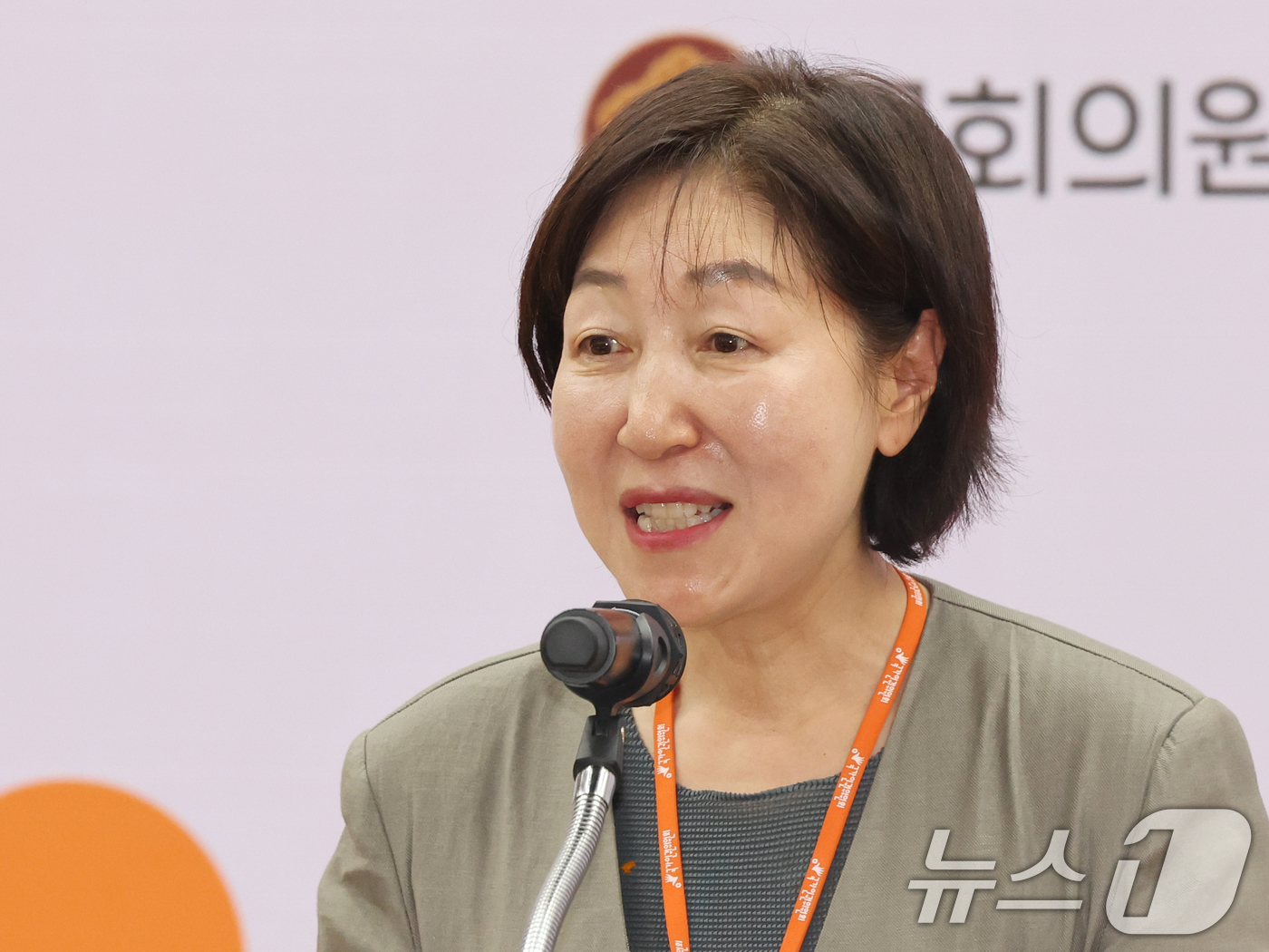 (서울=뉴스1) 황기선 기자 = 김학자 국가인권위원회 상임위원이 5일 오후 서울 여의도 국회 의원회관에서 열린 '인권존중 학교를 위한 혐오차별 대응 토론회'에서 인사말을 하고 있다 …