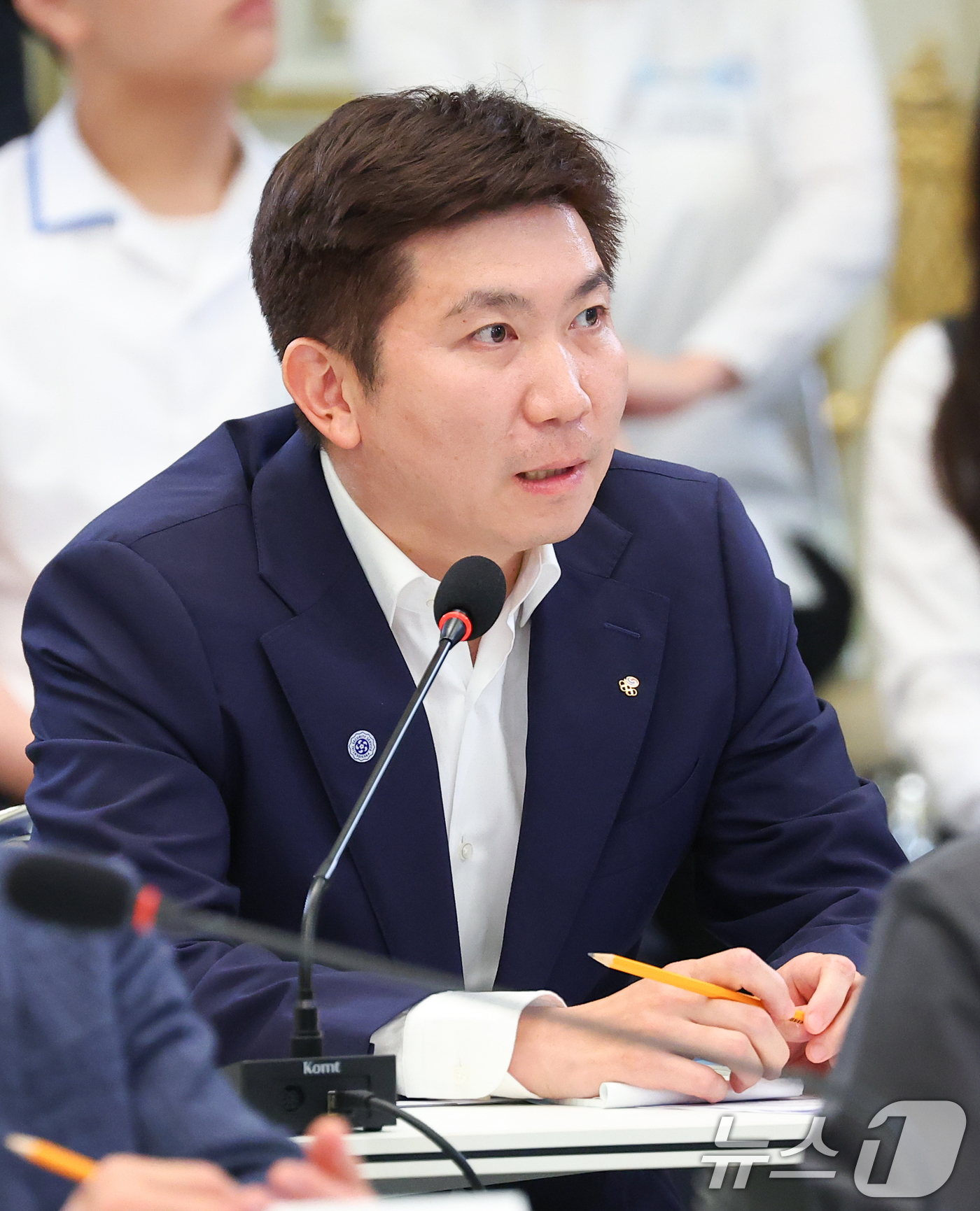 (서울=뉴스1) 허경 기자 = 유승민 대한체육회장이 5일 청와대 영빈관에서 열린 교육부, 국가교육위원회, 문화체육관광부, 국가유산청 2차 업무보고에서 발언하고 있다. (청와대통신사 …