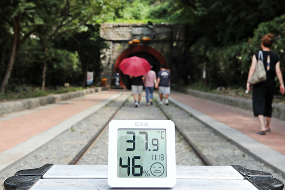 포항 25.8도·대구 25도 열대야 이어…낮 최고 37도 폭염 지속