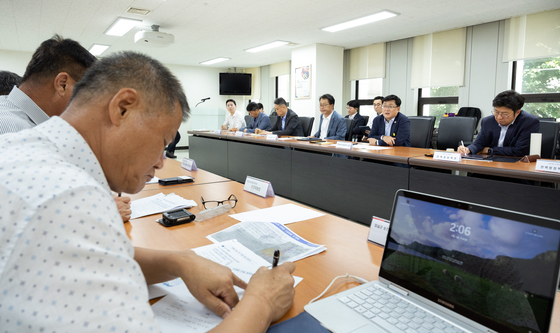 김성환 장관, 전력망 건설 대책위원회 간담회 주재