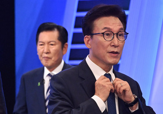 "18년 가출" "둘러먹을 걸 둘러먹어야"…정청래·김민석 '거친 설전'