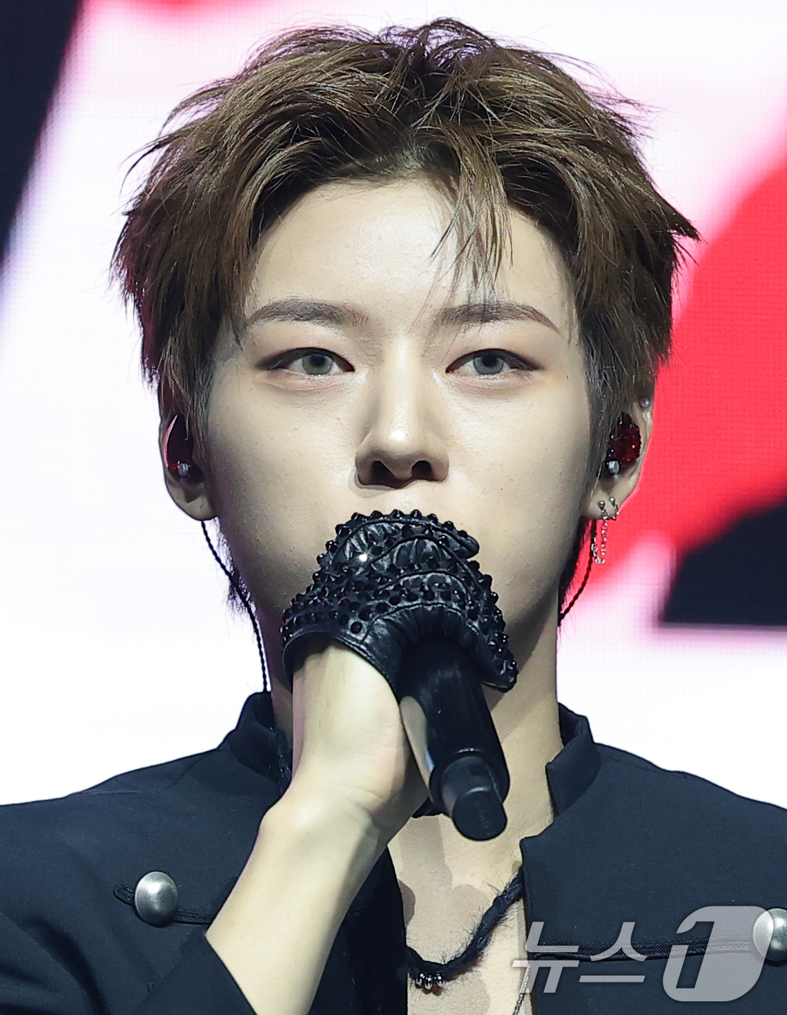 (서울=뉴스1) 권현진 기자 = 그룹 나우즈(NOWZ)의 진혁이 5일 서울 광진구 예스24 라이브홀에서 열린 디지털 싱글 '아킬레스(Achilles)' 발매 쇼케이스에서 인사말을 …