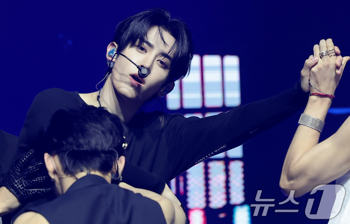 (서울=뉴스1) 권현진 기자 = 그룹 나우즈(NOWZ)의 현빈이 5일 서울 광진구 예스24 라이브홀에서 열린 디지털 싱글 '아킬레스(Achilles)' 발매 쇼케이스에서 타이틀 곡 …