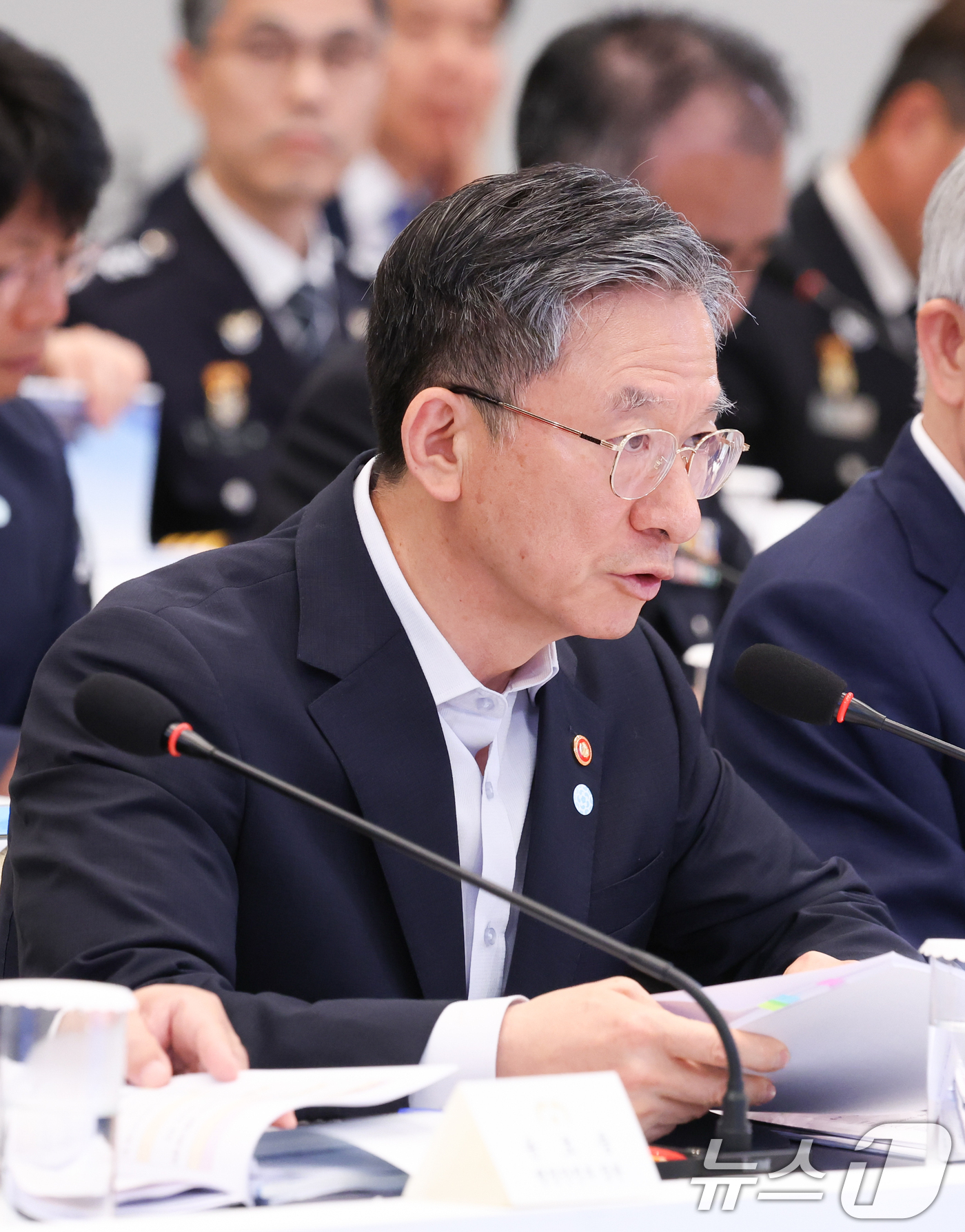 (서울=뉴스1) 허경 기자 = 정성호 법무부 장관이 5일 청와대 영빈관에서 열린 행정안전부, 법무부, 국무조정실, 법제처, 인사혁신처 2차 업무보고에서 업무보고를 하고 있다.  ( …