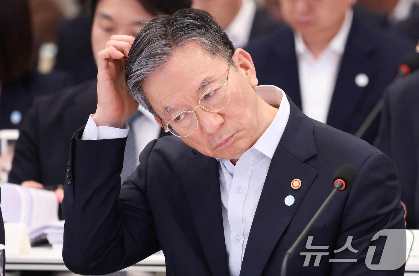 (서울=뉴스1) 허경 기자 = 정성호 법무부 장관이 5일 청와대 영빈관에서 열린 행정안전부, 법무부, 국무조정실, 법제처, 인사혁신처 2차 업무보고에 참석해 있다.  (청와대통신사 …
