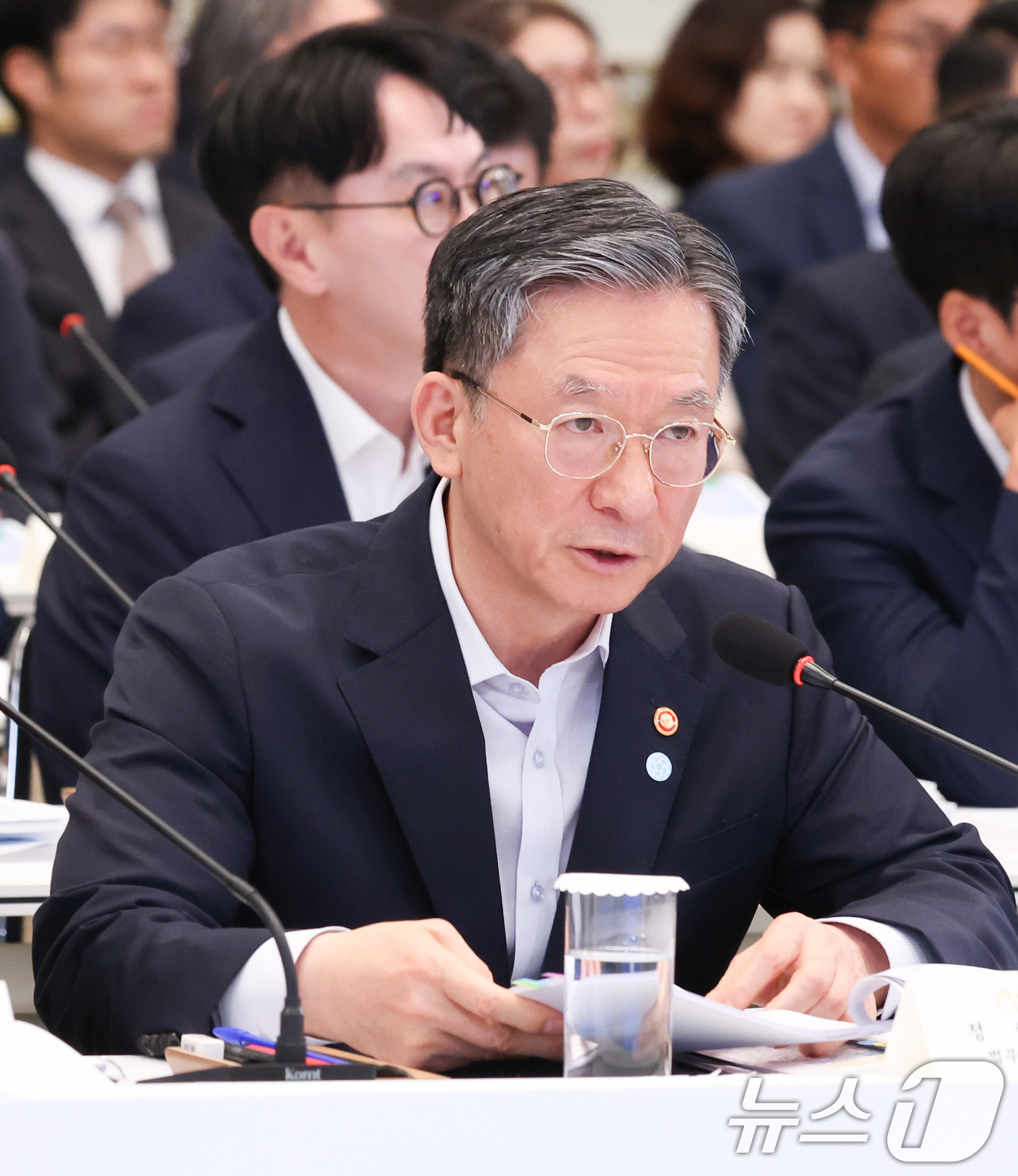 (서울=뉴스1) 허경 기자 = 정성호 법무부 장관이 5일 청와대 영빈관에서 열린 행정안전부, 법무부, 국무조정실, 법제처, 인사혁신처 2차 업무보고에서 업무보고를 하고 있다.  ( …