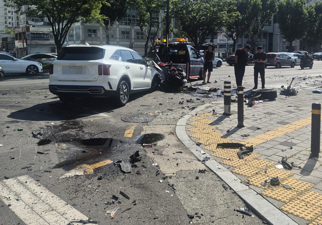 대구서 SUV, 중앙분리대와 차량 2대 충돌 후 전복…"급발진" 주장