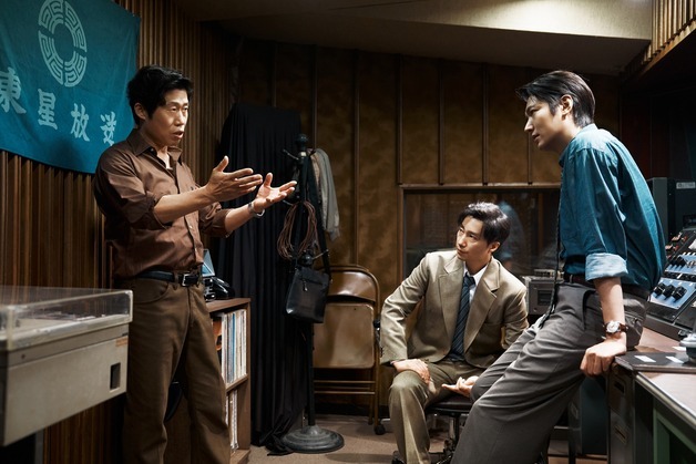 '암살자(들)', 스틸 8종…공조 시작한 유해진·박해일·이민호 [N컷]