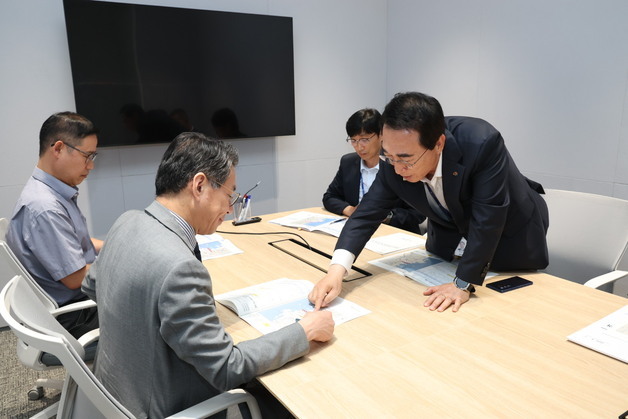 박수현 충남지사, 기획예산처 차관 만나 정부예산 반영 건의