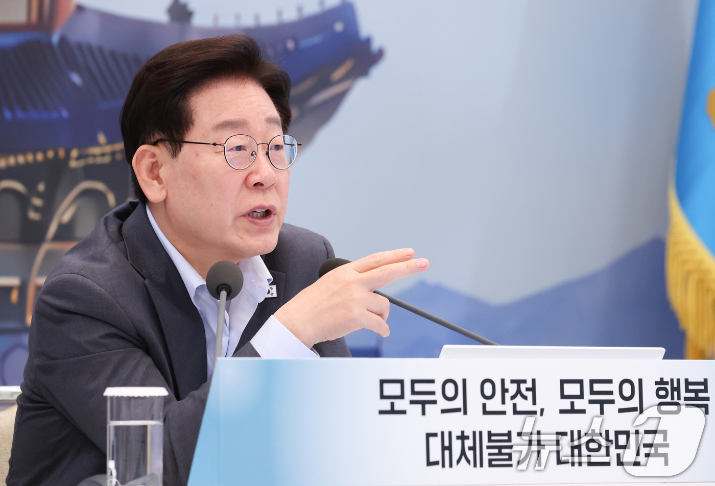 (서울=뉴스1) 허경 기자 = 이재명 대통령이 5일 청와대 영빈관에서 열린 행정안전부, 법무부, 국무조정실, 법제처, 인사혁신처 2차 업무보고에서 발언을 하고 있다.  (청와대통신 …