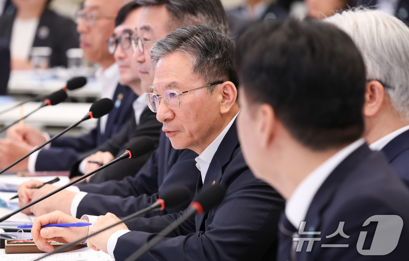 (서울=뉴스1) 허경 기자 = 정성호 법무부 장관이 5일 청와대 영빈관에서 열린 행정안전부, 법무부, 국무조정실, 법제처, 인사혁신처 2차 업무보고에서 발언하고 있다.  (청와대통 …
