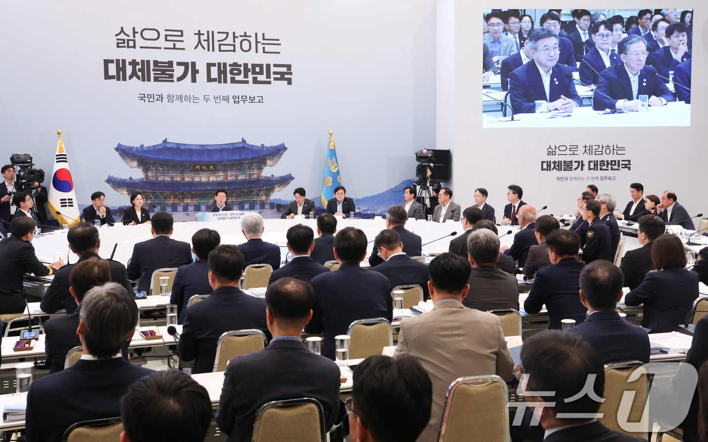 (서울=뉴스1) 허경 기자 = 이재명 대통령이 5일 청와대 영빈관에서 열린 행정안전부, 법무부, 국무조정실, 법제처, 인사혁신처 2차 업무보고에서 발언을 하고 있다.  (청와대통신 …